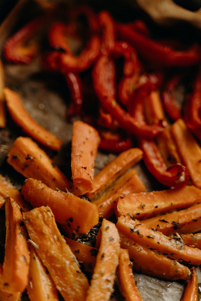 Delicious roasted carrots and bell peppers seasoned with herbs. Perfect for healthy vegetarian meals.